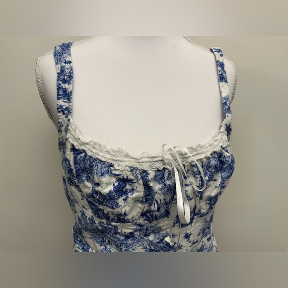 Kimchi Blue
Women's Blue Lennon Ceramic Print Linen Cami Top - Picture 6 of 11